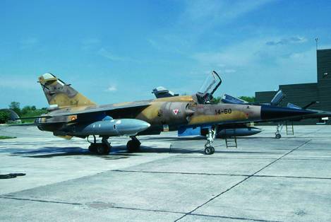 Los ejemplares de Catar remanentes se asignaron al Ala 14. Este "Mirage F1EDA" sigue luciendo sus colores originales de la Fuerza Aérea de Catar y el número de serie QA71/A y se conserva en Zaragoza. Tiene el número de constructor 510. (Patrick Roegies)
