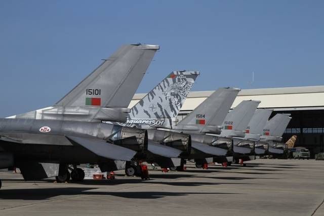 Línea de F-16AM en la Base Aérea de Beja, modelo que equipa 2 escuadrones con sede en Monte Real. (Julio Maiz, Copyright defensa.com)