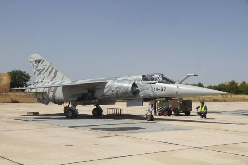 El Ala 14 cuando acudía a los “Tiger Meet” con sus “Mirage F1M” pintaba con una decoración de rayas a algunos de sus aparatos. (Julio Maiz, copyright defensa.com) El Ala 14 cuando acudía a los “Tiger Meet” con sus “Mirage F1M” pintaba con una decoración de rayas a algunos de sus aparatos. (Julio Maiz, copyright defensa.com)