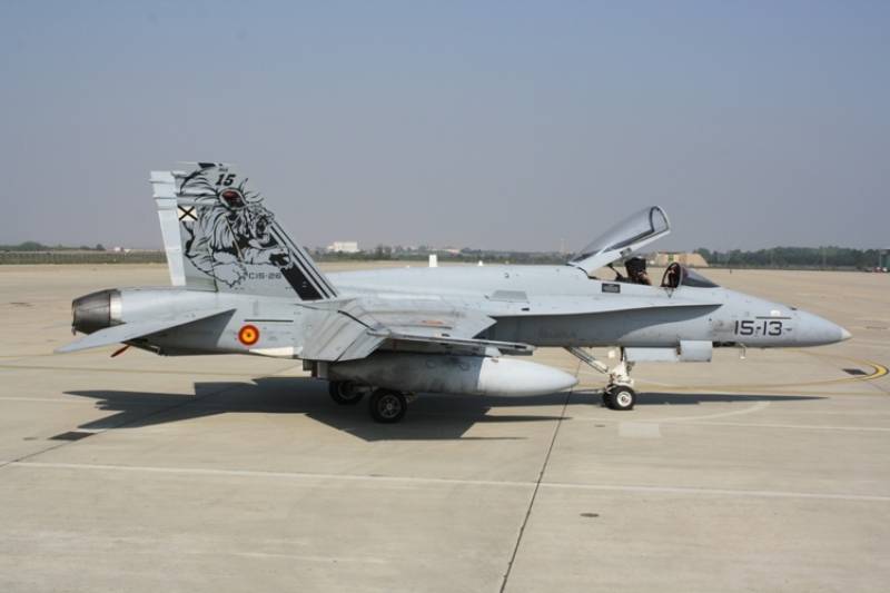 Otro bonito “Hornet” del Ala 15, con uno de sus “tigres” pintado en la cola. (Julio Maiz, copyright defensa.com) Otro bonito “Hornet” del Ala 15, con uno de sus “tigres” pintado en la cola. (Julio Maiz, copyright defensa.com)