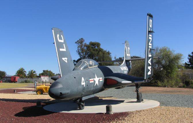 Grumman F9F-2 Panther.