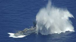 El impacto de un nico misil antibuque en un navo de superficie puede causar graves daos en sus estructuras y dejarlo fuera de combate (foto Armada).