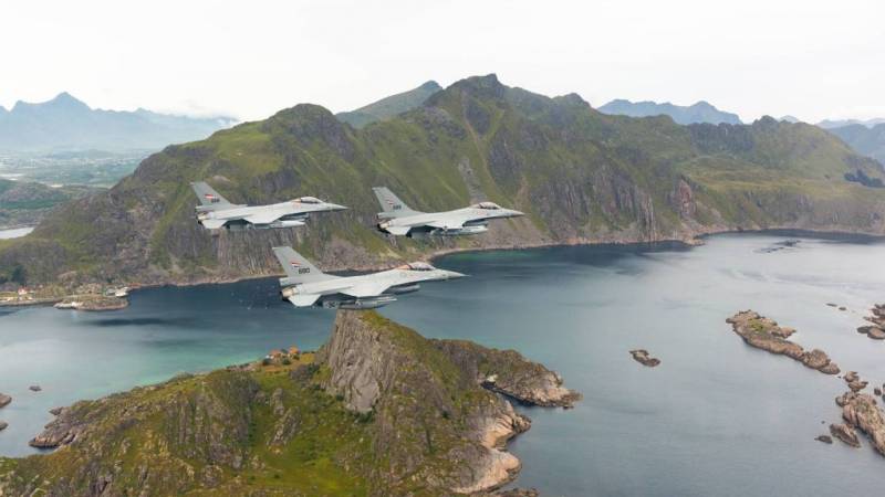 Cazabombarderos F-16 noruegos. Cazabombarderos F-16 noruegos.