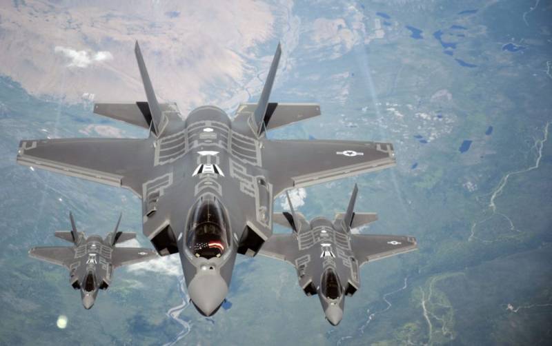 Formación de tres F-35A de los Estados Unidos. (foto USAF) Formación de tres F-35A de los Estados Unidos. (foto USAF)