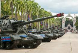 Medios blindados de origen ruso 2S23 Nona-SVK y T-72B1. (Foto: Ejrcito Bolivariano)
