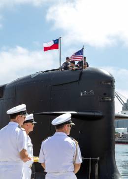 Submarino Carrera recibido por la delegacin Chilena en EE.UU (foto US Pacific Fleet)