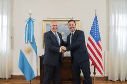 El embajador de Estados Unidos en Argentina, Marc Stanley, y el ministro de Defensa de Argentina, Luis Petri.