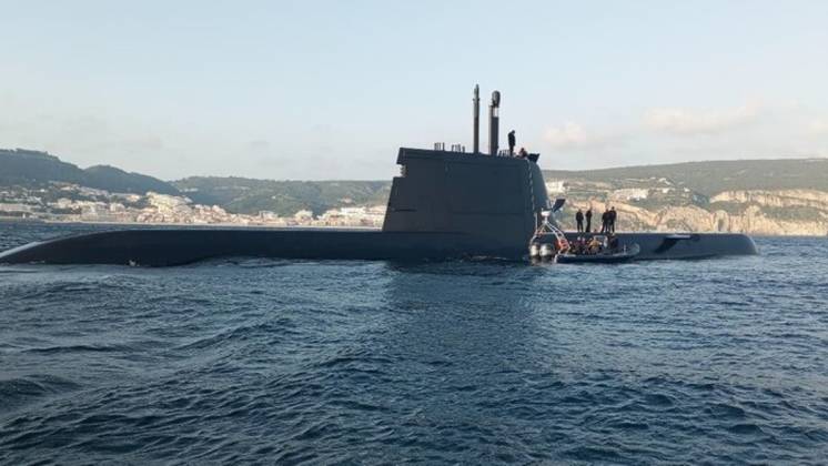 Ejercicios con el submarino NRP Tridente.