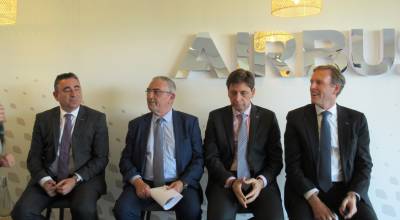 Los participantes en la conferencia. De izquierda a derecha Victor de la Vela, Alberto Robles, Arturo Barreira y Wouter van Wersch (autor)