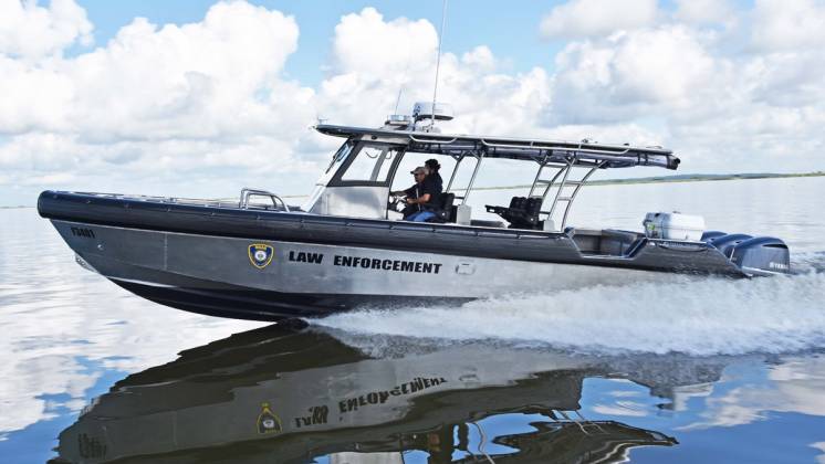 Bote patrullero 36 Fearless de la Oficina de Aplicacin de la Ley de la NOAA. (Foto Metal Shark Boats)