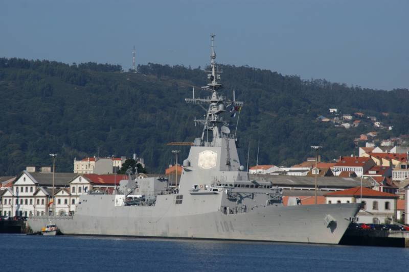 La fragata “Méndez Núñez”, en el Arsenal de Ferrol (foto: Julio Maíz) La fragata “Méndez Núñez”, en el Arsenal de Ferrol (foto: Julio Maíz)