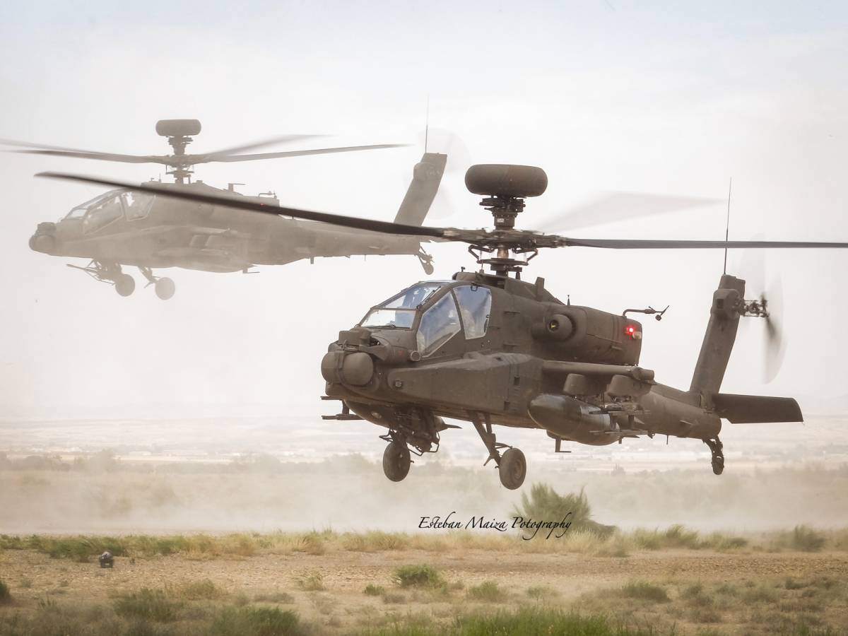 Helicópteros de ataque AH-64E Apache Guardian del Ejército Británico en el CENAD Helicópteros de ataque AH-64E Apache Guardian del Ejército Británico en el CENAD