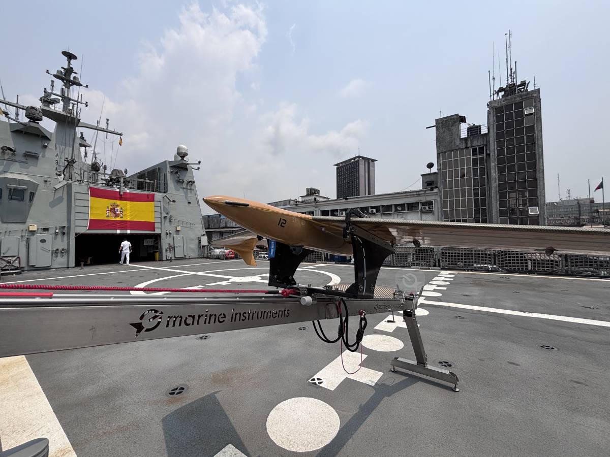 Airfox en el sistema de lanzamiento en el BAM Relámpago Airfox en el sistema de lanzamiento en el BAM Relámpago