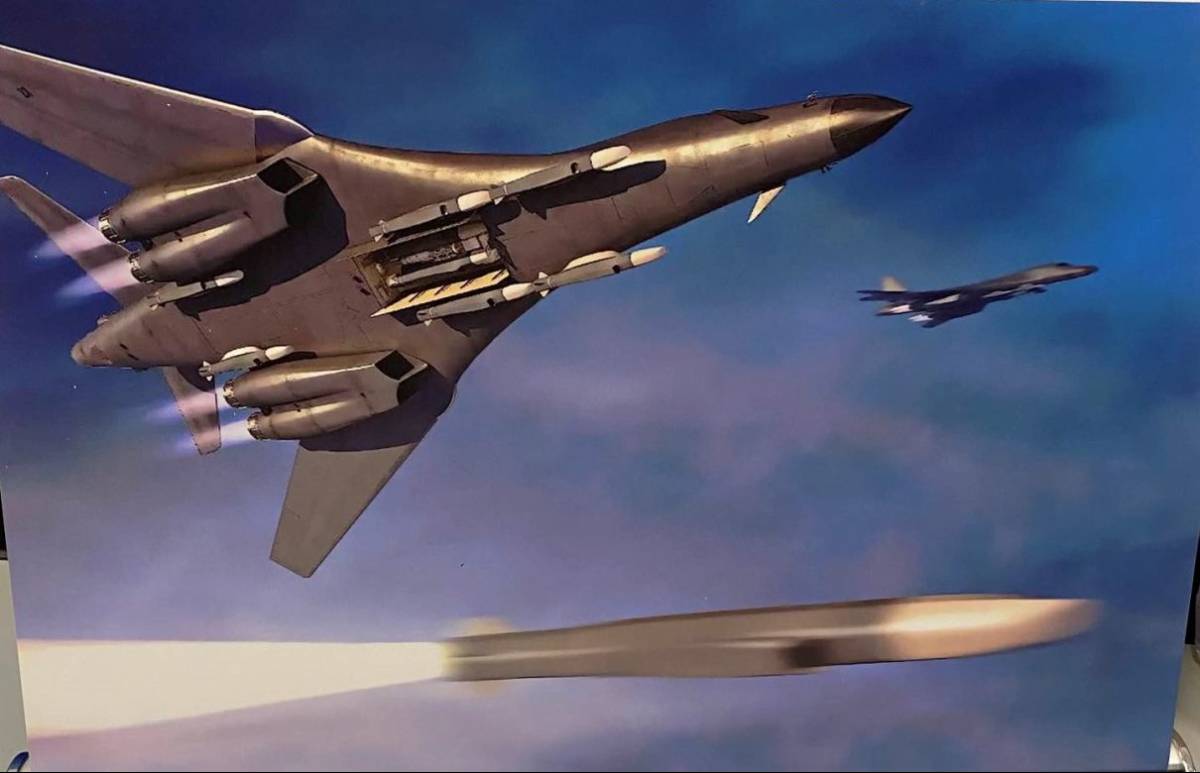 Boceto de Boeing que muestra un B-1B Lancer con seis puntos externos LAM en los que transporta misiles hipersónicos. (Foto: Boeing) Boceto de Boeing que muestra un B-1B Lancer con seis puntos externos LAM en los que transporta misiles hipersónicos. (Foto: Boeing)