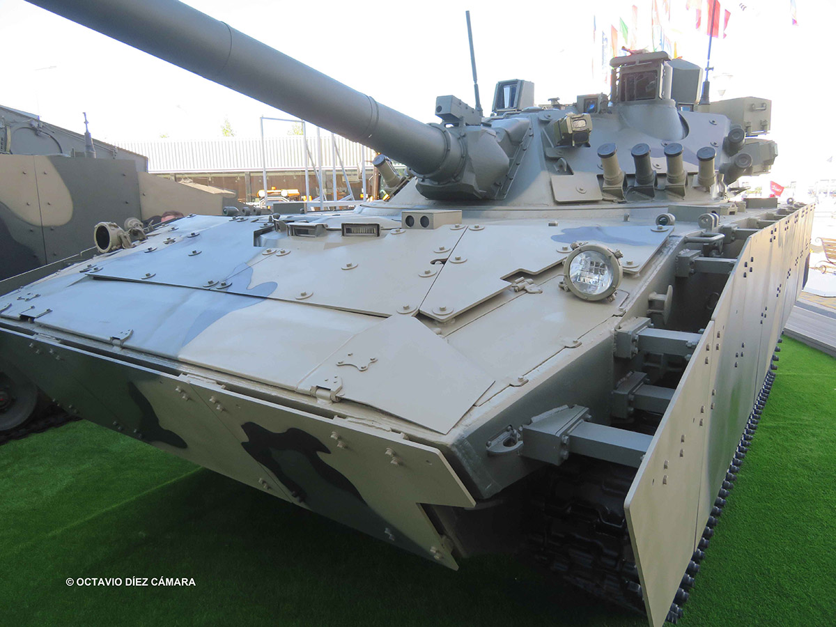 El Sprut ha evolucionado hasta situarse en lo que sería un carro de combate ligero que contaría con blindaje lateral más evolucionado y eficaz.  (Octavio Díez Cámara) 