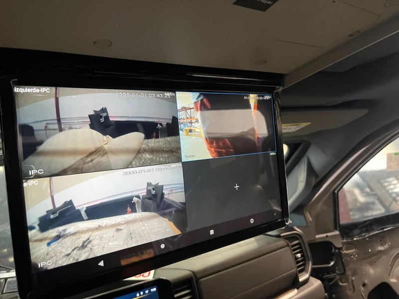 Interior de una de las nuevas camionetas blindadas para Polica de Investigaciones de Chile. Foto: SAGE Armoring Chile