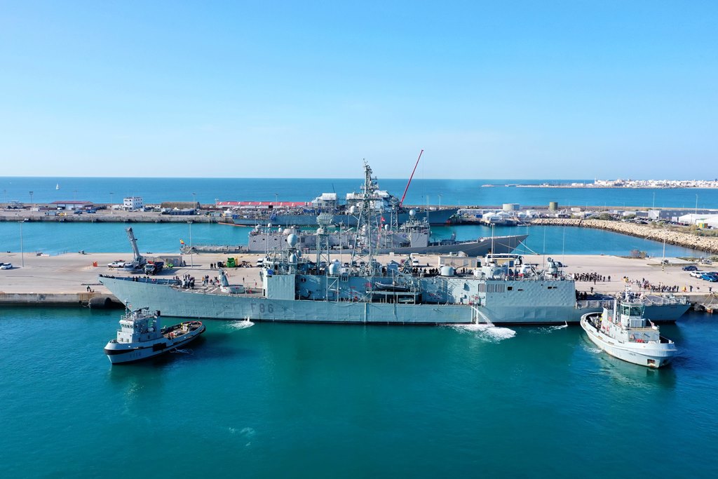 MAR-22: La Armada se adiestra en ejercicios de Escuadrilla con el ...