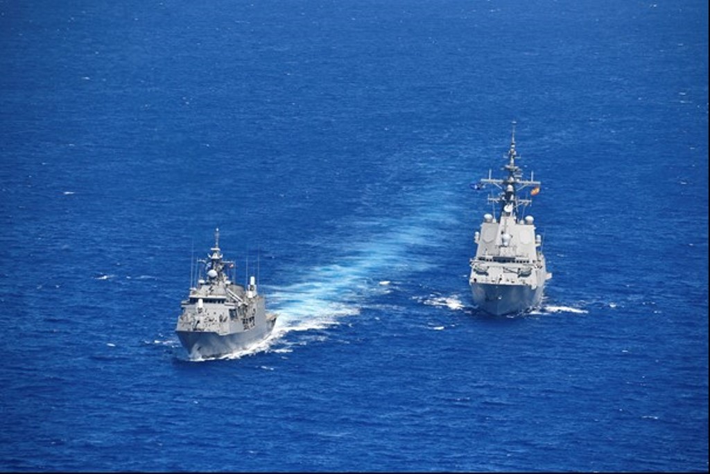 La Cristóbal Colón se adiestra con el buque griego HS Spetsai - Noticias  Defensa Defensa Naval