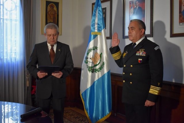 Cambio de mandos y nuevo ministro de Defensa en Guatemala noticia