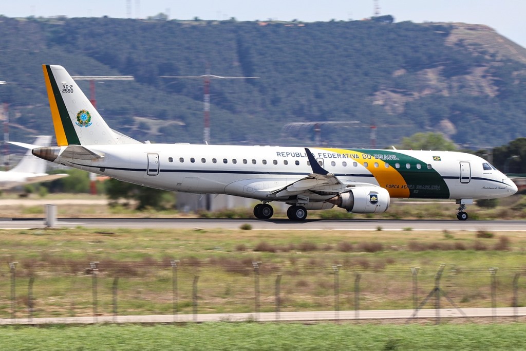 3%20ERJ-190.jpg