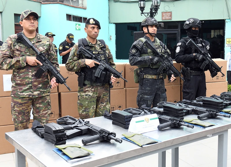 El MININTER ya recibio  los primeros 700 Fusiles de Asalto IWI Arad 5 de 5,56 x 45 mm. adquiridos para la Policia Nacional. Otros 2.000, de un lote de 7.323, sern entregados en julio.