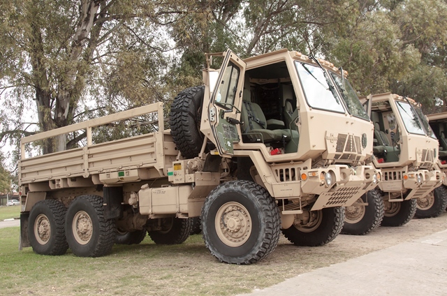 Resultado de imagen para El EjÃ©rcito Argentino presentÃ³ 22 camiones Oshkosh M1083 A1P2