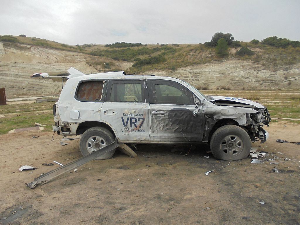 Ensayo en la plaza balística sobre un vehículo civil protegido (INTA)