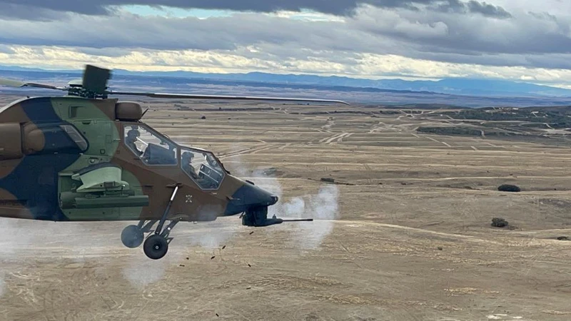 Tigre del Ejército de Tierra abriendo fuego con su cañón. Foto: Ejército de Tierra