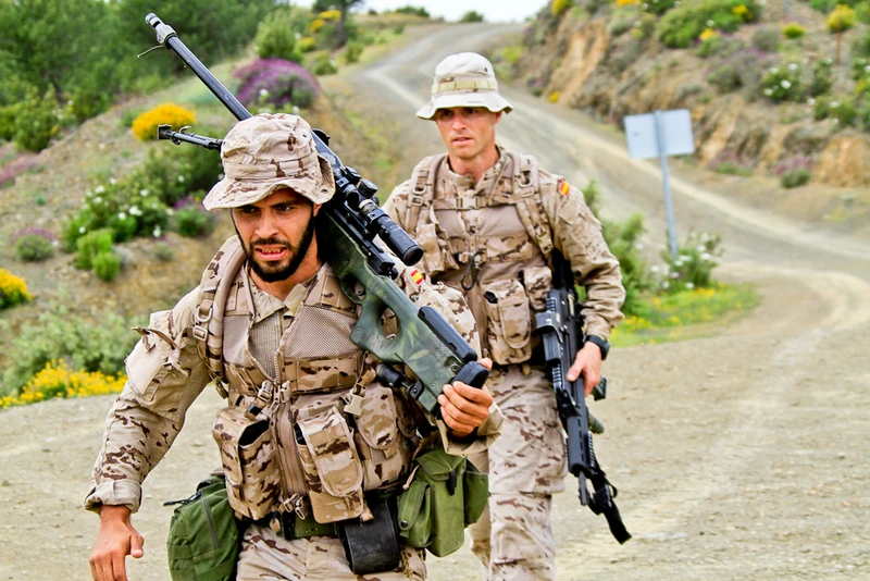 Tirador de precisión de la Armada dotado de Accuracy AW. Foto: Armada