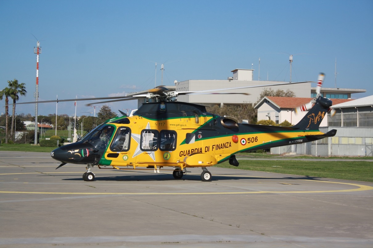 Aeronaves de la Guardia di Finanza italiana celebran 250 años 