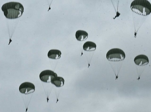 La Fuerza Aérea Boliviana conmemora su 94 aniversario con maniobras