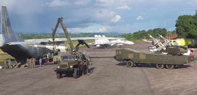 Venezuela despliega un importante componente aéreo en la frontera ...