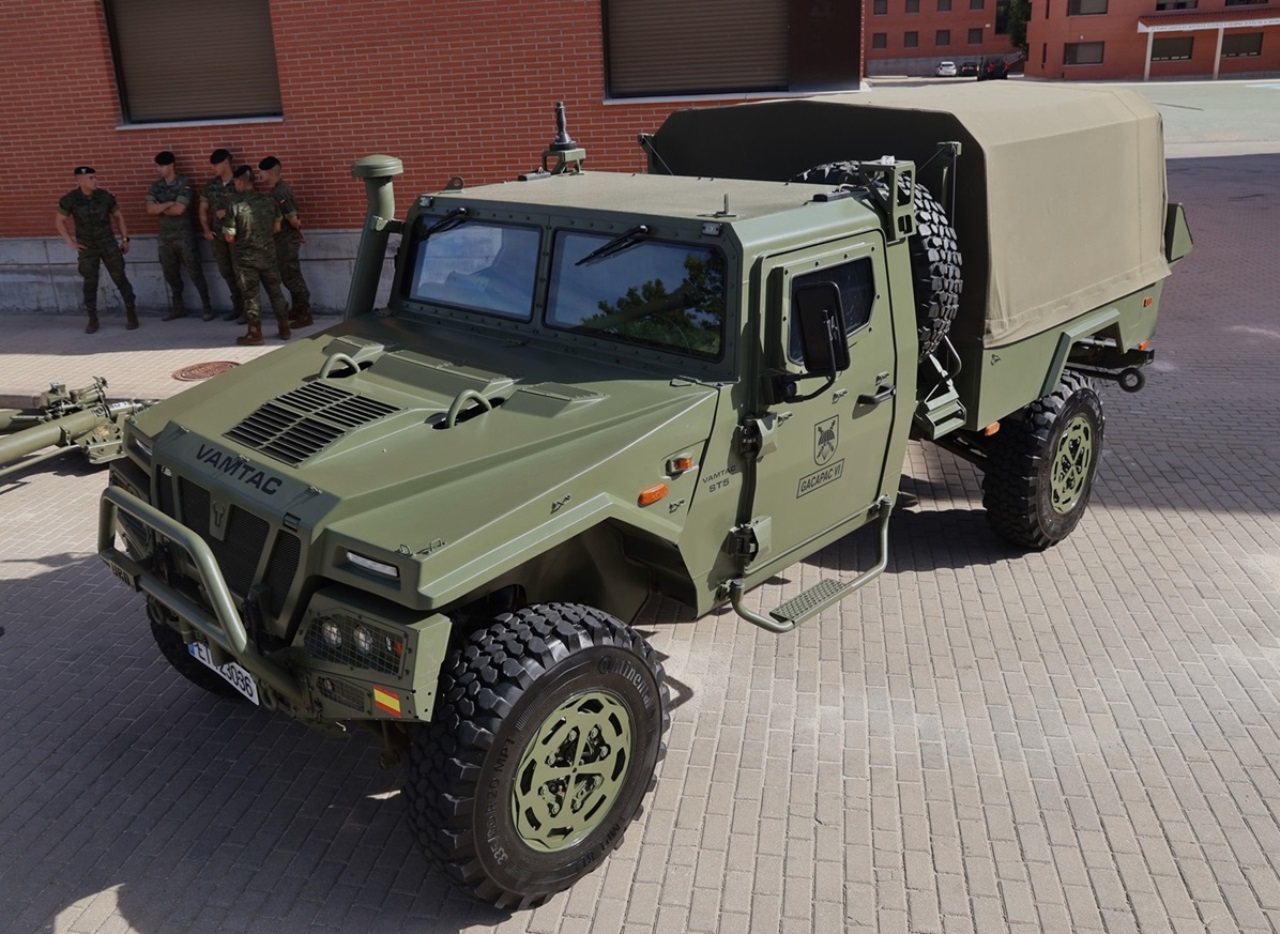 Los nuevos VAMTAC ST5 de la Brigada Paracaidista - Noticias Defensa Galería