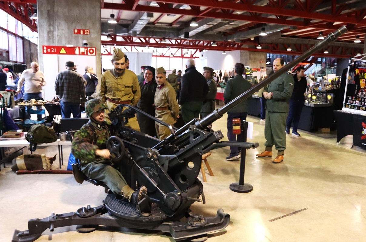 Un cañón antiaéreo ligero de la Legión Condor en Madrid - Noticias ...