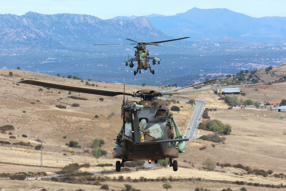 Las aeronaves de la Aviación del Ejército de Tierra en el desfile del Día de la Fiesta Nacional, con galería fotográfica