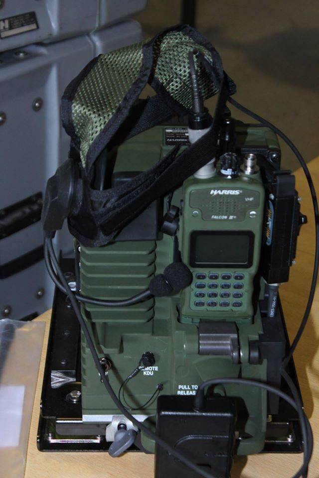 Para las redes tacticas de VHF , son estos equipos Harris RF-5800V-V500.  (Luis Pi�eiro)