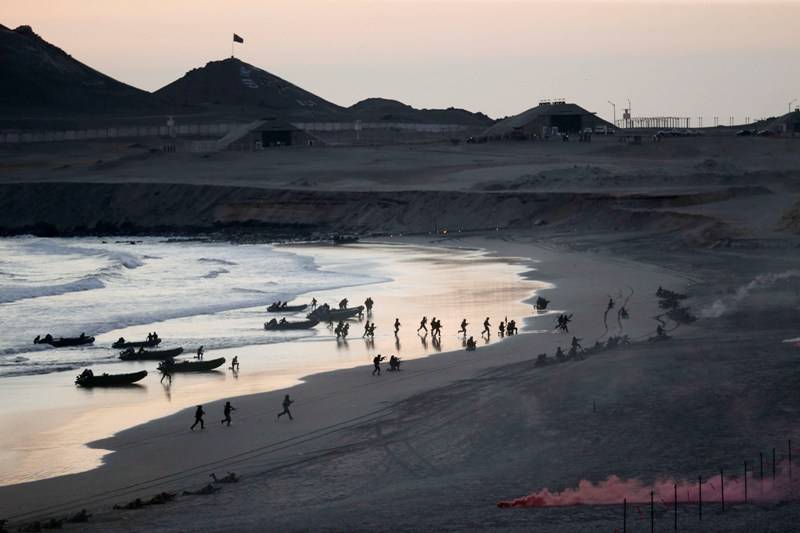 Infantes de Marina desembarcando en Mollendo.(Ministerio de Defensa del Perú) Infantes de Marina desembarcando en Mollendo.(Ministerio de Defensa del Perú)