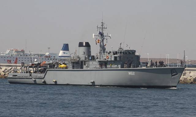 Otro veterano navío integrado en la fuerza de la OTAN es el griego Hevropi (Europa) M-62,  de la Clase británica Hunt y que antes sirvió en la Royal Navy como HMS Bicester.  Julio Maíz (Copyright defensa.com)