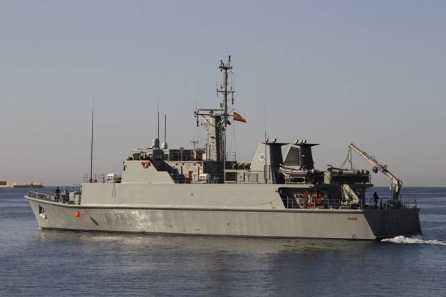 El cazaminas español Duero saliendo de su puerto base de Cartagena: durante 2 meses va estar integrado en la SNMCMG2. Julio Maíz (Copyright defensa.com)