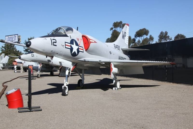 McDonnell Douglas A-4M “Skyhawk”, variante específicamente desarrollada para los Marines, adaptándose a los requerimientos de ataque aire-superficie. Antonio Ros (Copyright defensa.com) McDonnell Douglas A-4M “Skyhawk”, variante específicamente desarrollada para los Marines, adaptándose a los requerimientos de ataque aire-superficie. Antonio Ros (Copyright defensa.com)