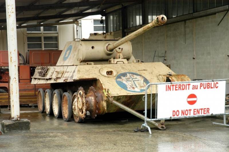 PzKpfw V “Panther” esperando su restauración. (Camil Busquets i Vilanova, copyright defensa.com) PzKpfw V “Panther” esperando su restauración. (Camil Busquets i Vilanova, copyright defensa.com)