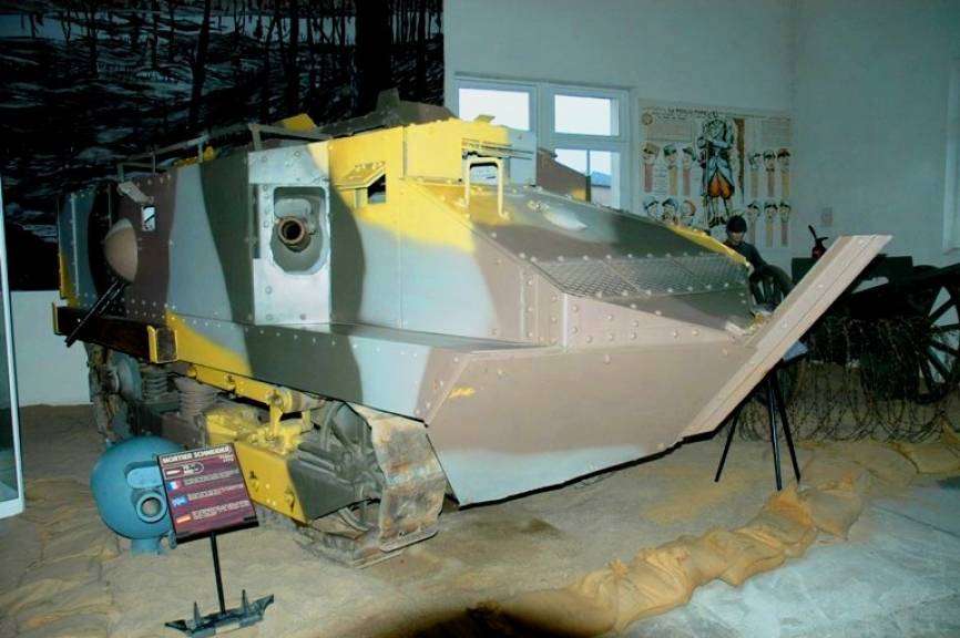 Schneider CA-16. (Camil Busquets i Vilanova, copyright defensa.com)