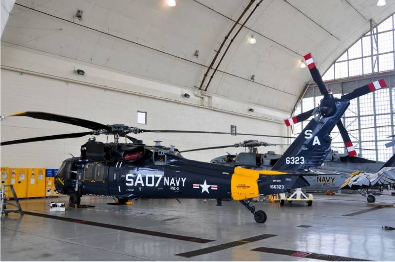 HH-60 con motivos del centenario de la US Navy. (Vicenzo E. Laganá, copyright defensa.com) HH-60 con motivos del centenario de la US Navy. (Vicenzo E. Laganá, copyright defensa.com)