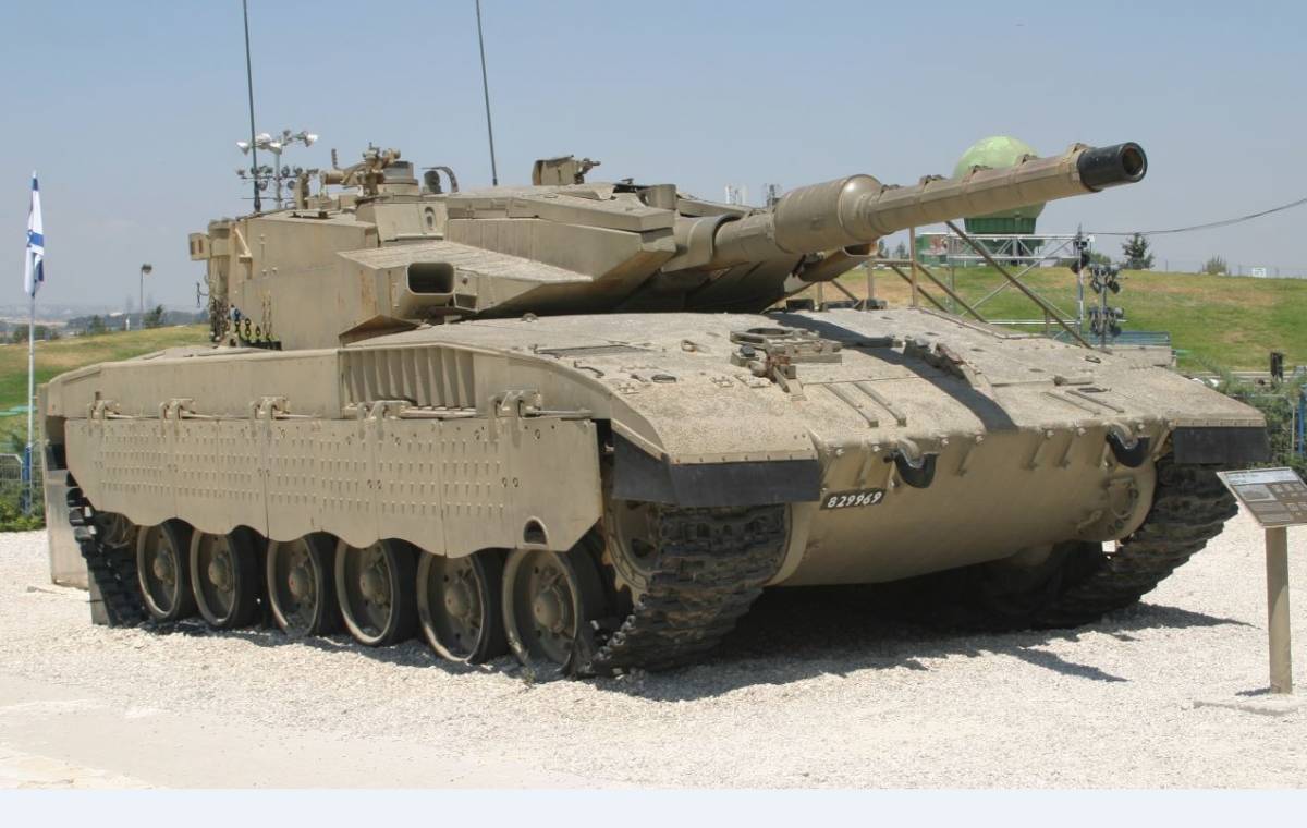 El innovador Mk III aumentó su potencia motriz hasta los 1.200 CV e incorporaría el blindaje multicapa “Blazer”. (Antonio Ros Pau, Copyright defensa.com) El innovador Mk III aumentó su potencia motriz hasta los 1.200 CV e incorporaría el blindaje multicapa “Blazer”. (Antonio Ros Pau, Copyright defensa.com)