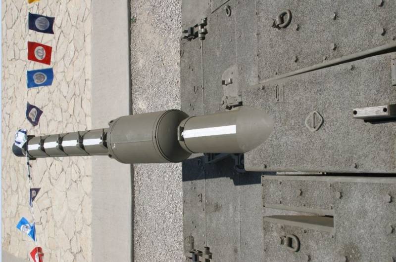 El cañón de última generación corresponde al modelo MG253, en realidad un derivado simplificado del MG251, con el puede proyectarse igualmente el misil “Lahat”". (Antonio Ros Pau, Copyright defensa.com) El cañón de última generación corresponde al modelo MG253, en realidad un derivado simplificado del MG251, con el puede proyectarse igualmente el misil “Lahat”". (Antonio Ros Pau, Copyright defensa.com)