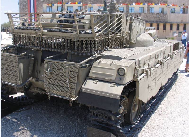 Una de las características más importantes de la gama “Merkava” es el acceso por la parte posterior, algo que fue posible al instalarse el motor en posición frontal. (Antonio Ros Pau, Copyright defensa.com) Una de las características más importantes de la gama “Merkava” es el acceso por la parte posterior, algo que fue posible al instalarse el motor en posición frontal. (Antonio Ros Pau, Copyright defensa.com)