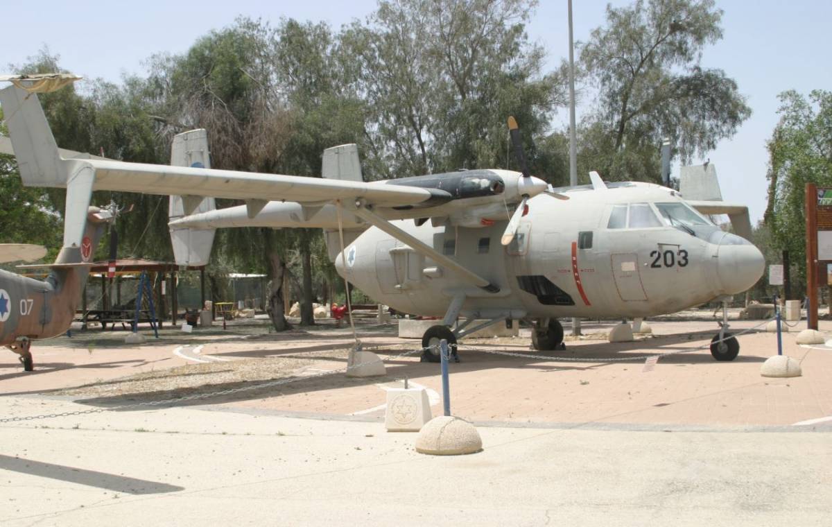 Avión de transporte de despegue y aterrizaje cortos IAI 201 “Arava”, que derivó del “Noratlas”. (Antonio Ros Pau, Copyright defensa.com) Avión de transporte de despegue y aterrizaje cortos IAI 201 “Arava”, que derivó del “Noratlas”. (Antonio Ros Pau, Copyright defensa.com)