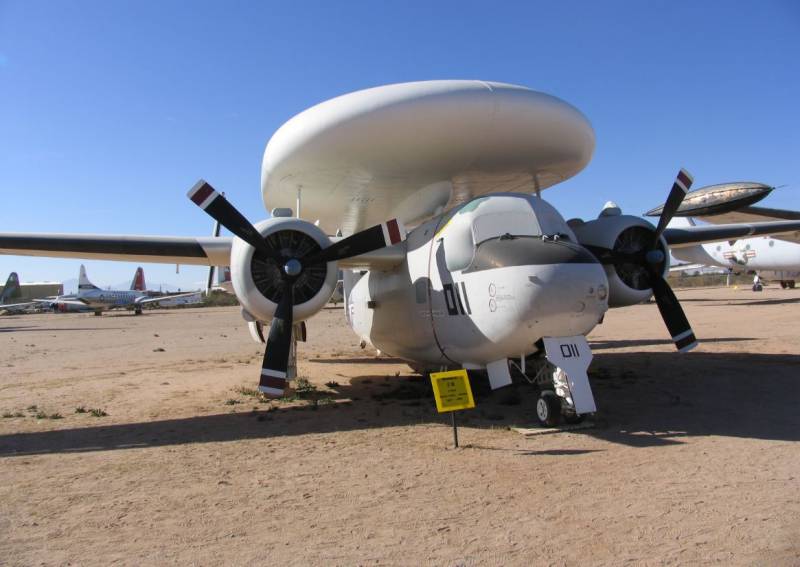 El Grumman E-1B “Tracer” fue el primer radar volante de la US Navy que actuó como alerta temprana. (Antonio Ros Pau, copyright defensa.com) El Grumman E-1B “Tracer” fue el primer radar volante de la US Navy que actuó como alerta temprana. (Antonio Ros Pau, copyright defensa.com)