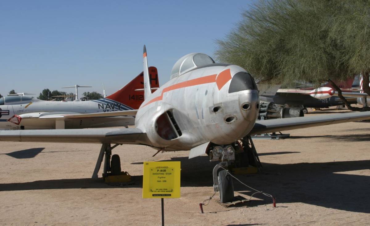 P-80B “Shooting Star” de Lockheed: sus prematuros diseños se remontan a 1943 y sería el primer reactor de la Fuerza Aérea de los Estados Unidos. (Antonio Ros Pau, copyright defensa.com) P-80B “Shooting Star” de Lockheed: sus prematuros diseños se remontan a 1943 y sería el primer reactor de la Fuerza Aérea de los Estados Unidos. (Antonio Ros Pau, copyright defensa.com)