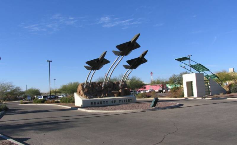 Entrada principal al Pima Air & Space Museum. (Antonio Ros Pau, copyright defensa.com) Entrada principal al Pima Air & Space Museum. (Antonio Ros Pau, copyright defensa.com)
